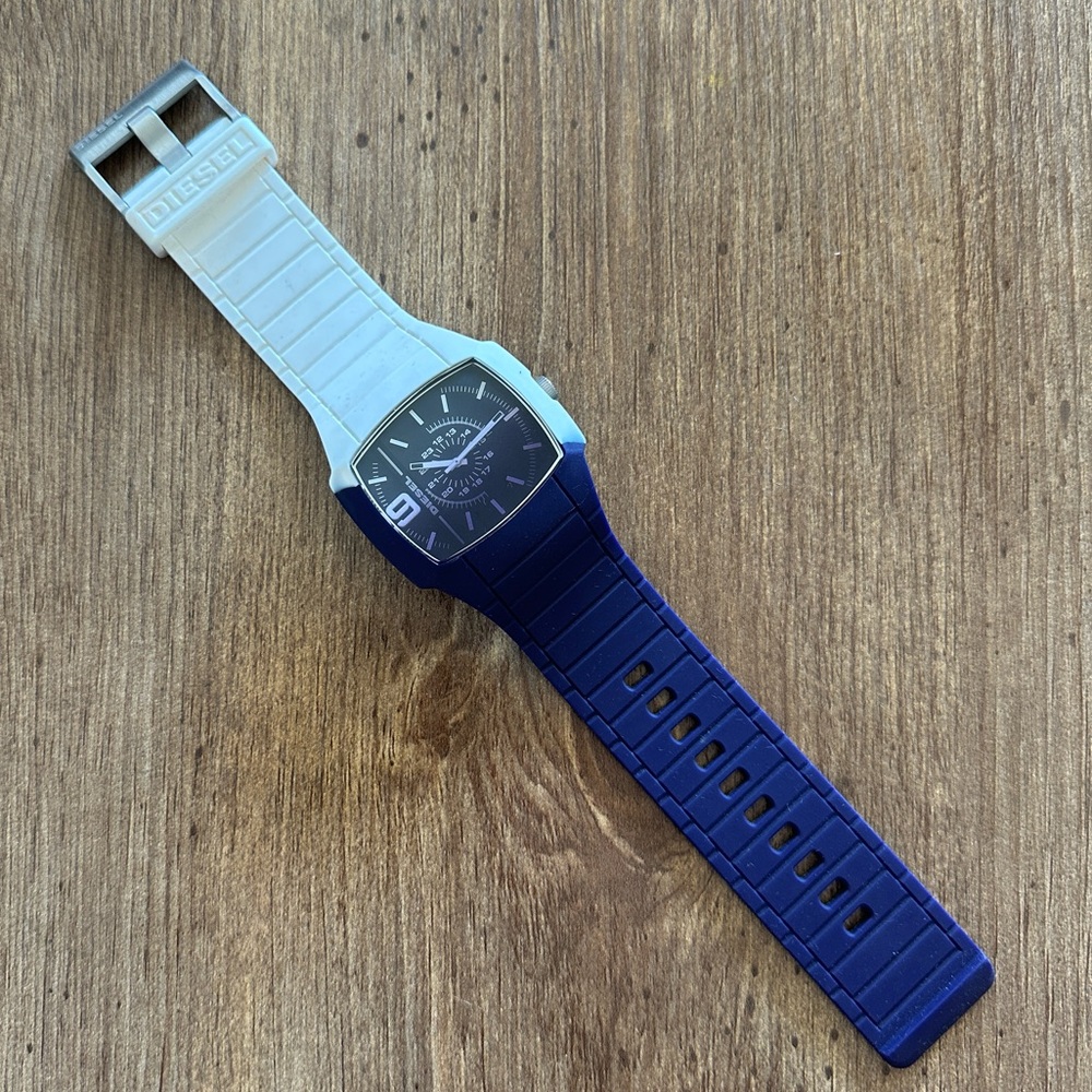 NEVER USED Diesel DZ-1424 Rubber Purple and White Unisex Watch